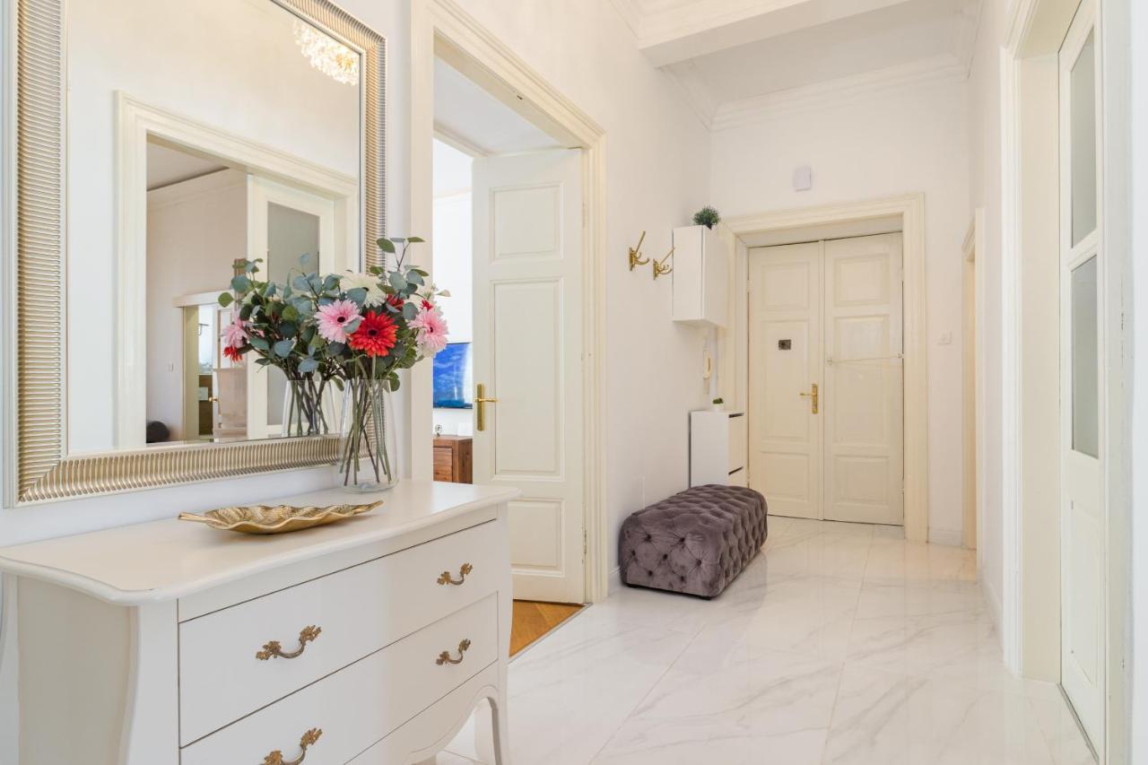 Apartment Augier - Elegant & Spacious - City Centre Pula Dış mekan fotoğraf