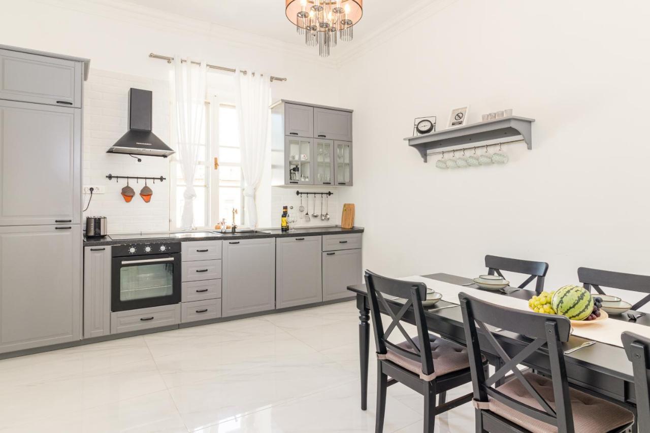 Apartment Augier - Elegant & Spacious - City Centre Pula Dış mekan fotoğraf